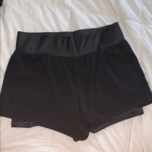Fabletics olesia shine shorts